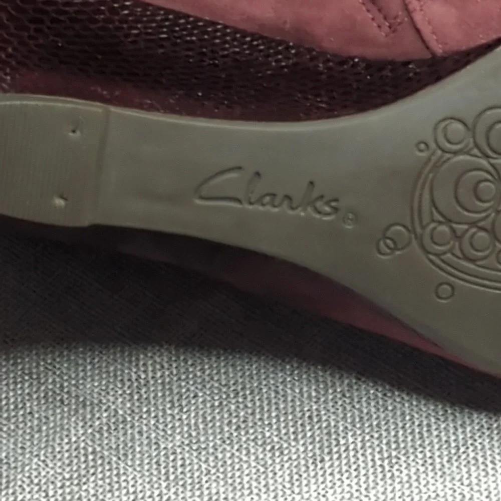 Clarks Purity Frost Women Burgundy Suede Wedge Booties Ankle Boots Zip Closure 8
